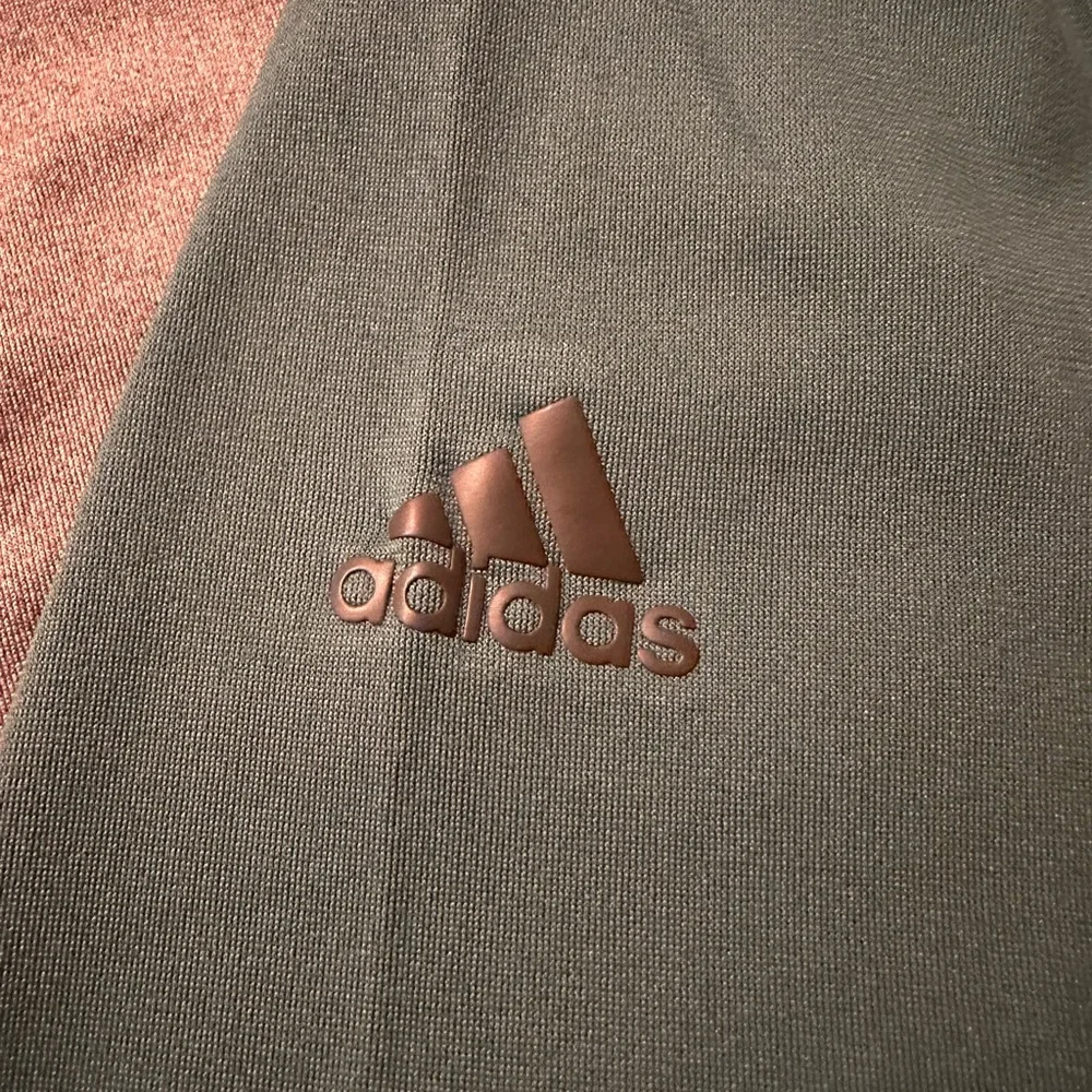 adidas Men's Green and Gray 1/4 Zip lightweight pullover - Picture 4 of 9